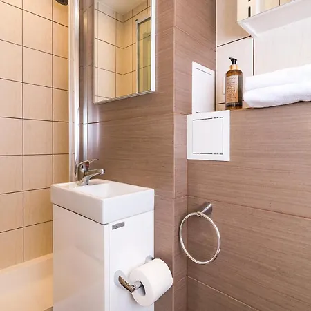 Bagno 7 - Modern By Renters Appartement